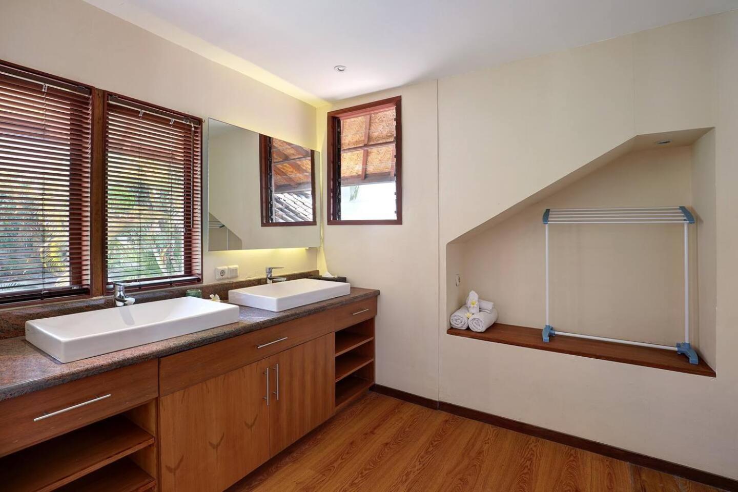 Super Value 4 Bedroom, Walk To Bintang Supermarket Seminyak Extérieur photo