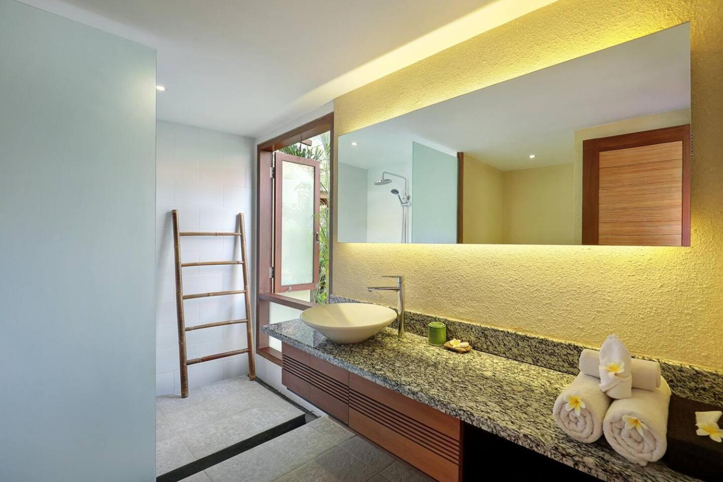 Super Value 4 Bedroom, Walk To Bintang Supermarket Seminyak Extérieur photo