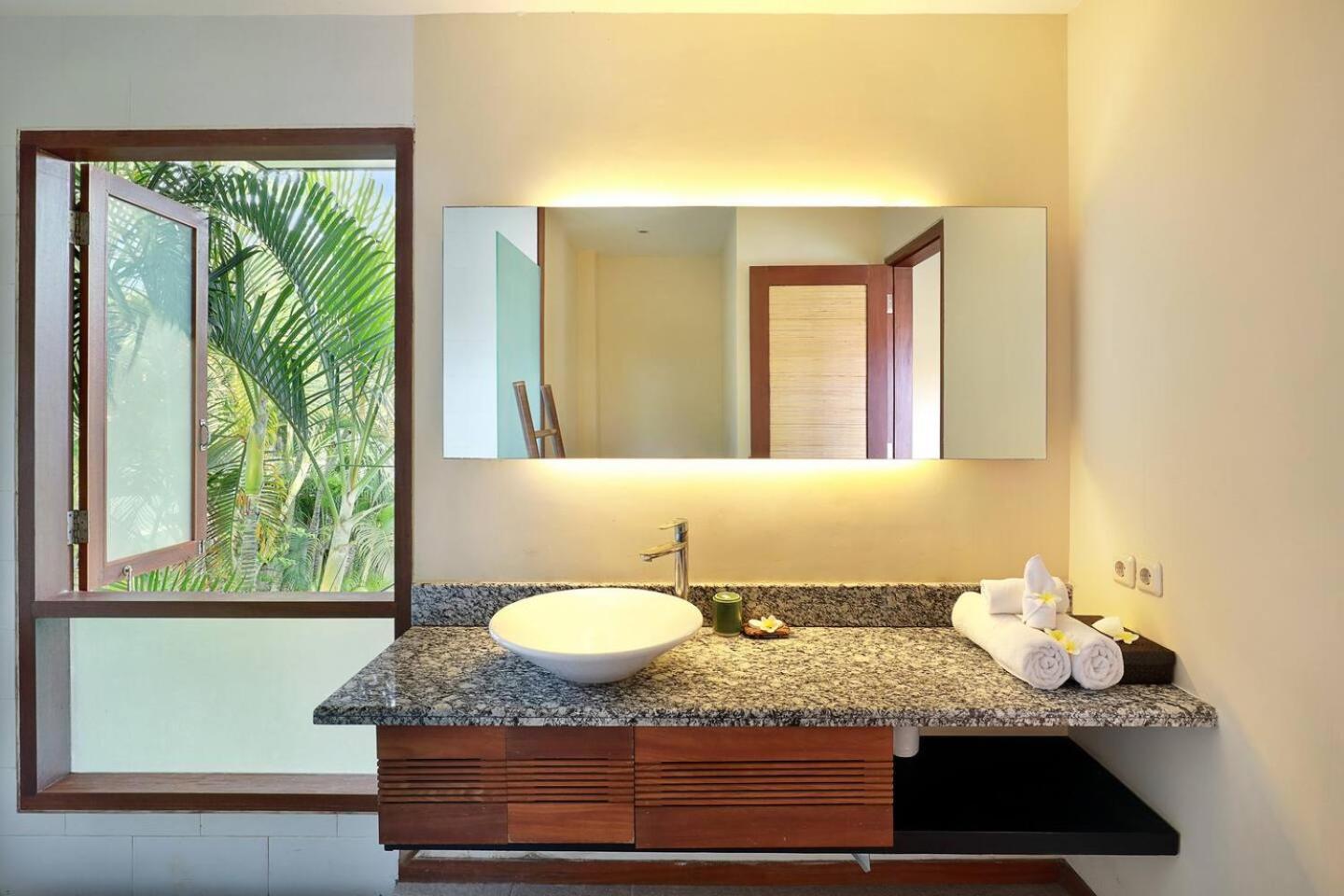Super Value 4 Bedroom, Walk To Bintang Supermarket Seminyak Extérieur photo