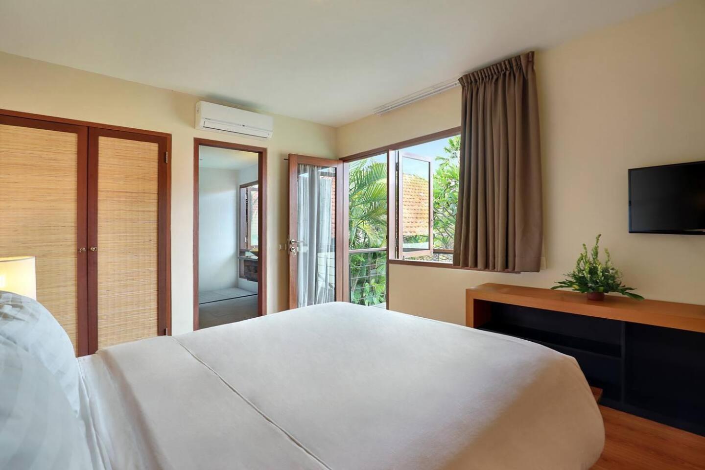 Super Value 4 Bedroom, Walk To Bintang Supermarket Seminyak Extérieur photo
