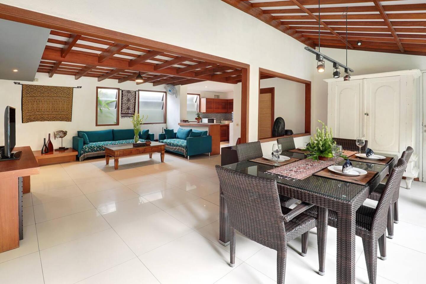 Super Value 4 Bedroom, Walk To Bintang Supermarket Seminyak Extérieur photo